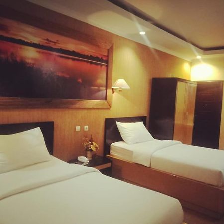 Hotel Kencana Rembang Luaran gambar